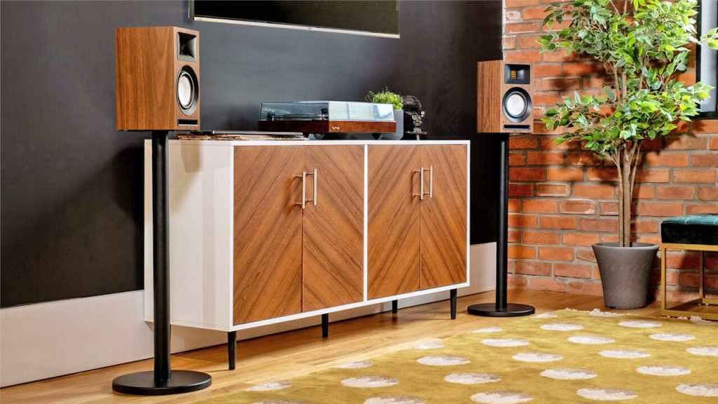 Fluance Wireless Floorstanding Speakers Lifestyle