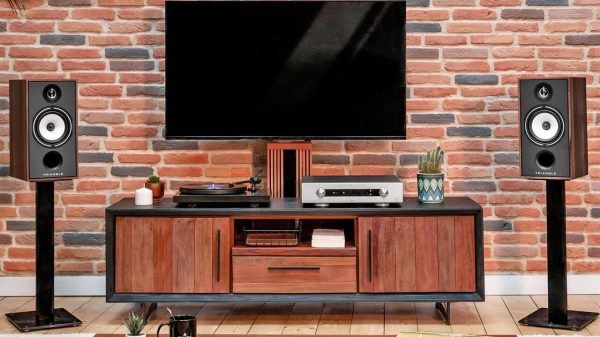 Triangle BR04 Stand-mount Loudspeakers in Chestnut Lifestyle